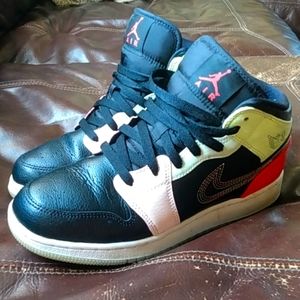 2019 Air Jordan 1 Mid 'Glow In The Dark'